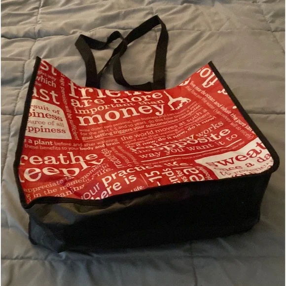 Medium size classic reusable lulu lemon bag with snap close - Picture 2 of 5